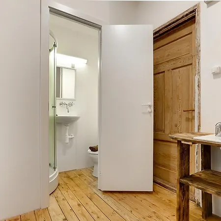 Academic Apartment *